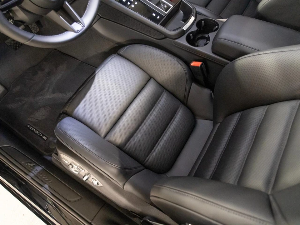 2026 Porsche Macan Electric - Image 14 of 27