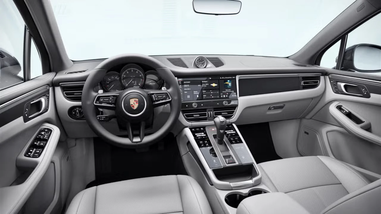 2026 Porsche Macan - Image 28 of 31
