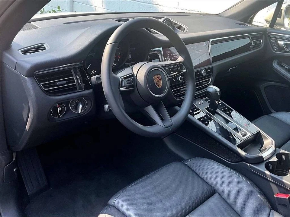 2026 Porsche Macan Electric - Image 4 of 5