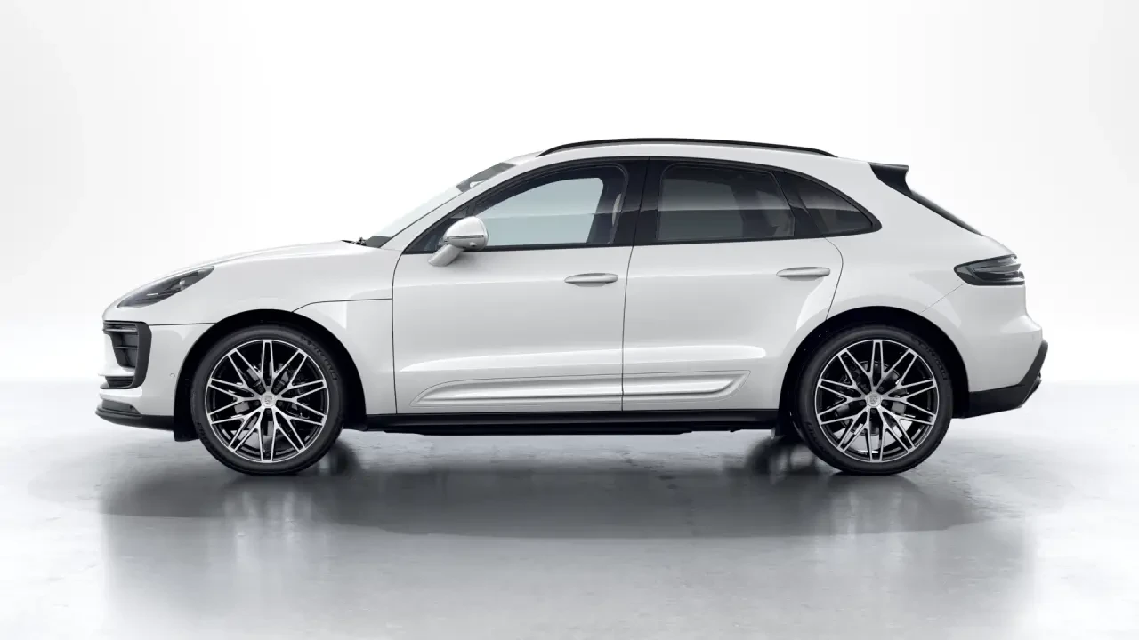 2026 Porsche Macan - Image 16 of 31
