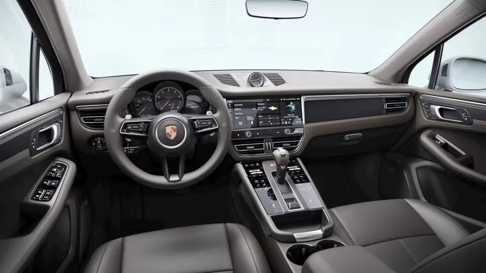 2026 Porsche Macan - Image 27 of 31