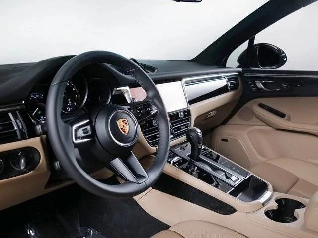 2026 Porsche Macan Electric - Image 4 of 5
