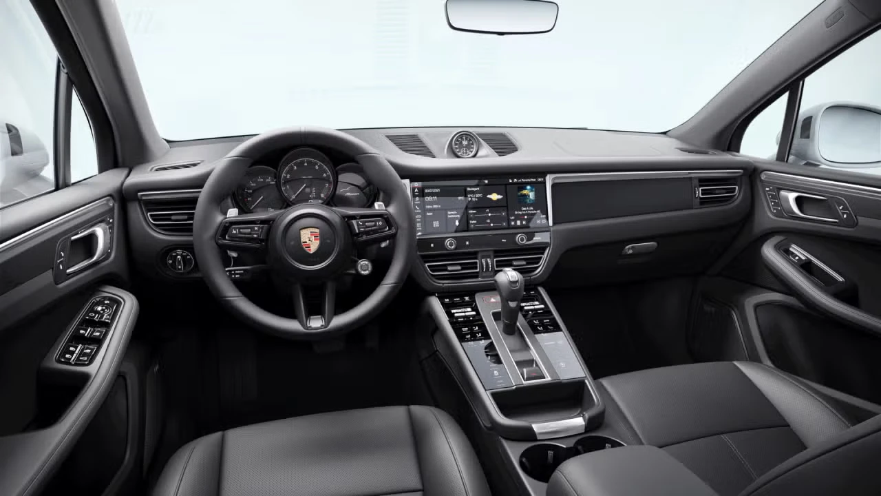 2026 Porsche Macan - Image 28 of 31