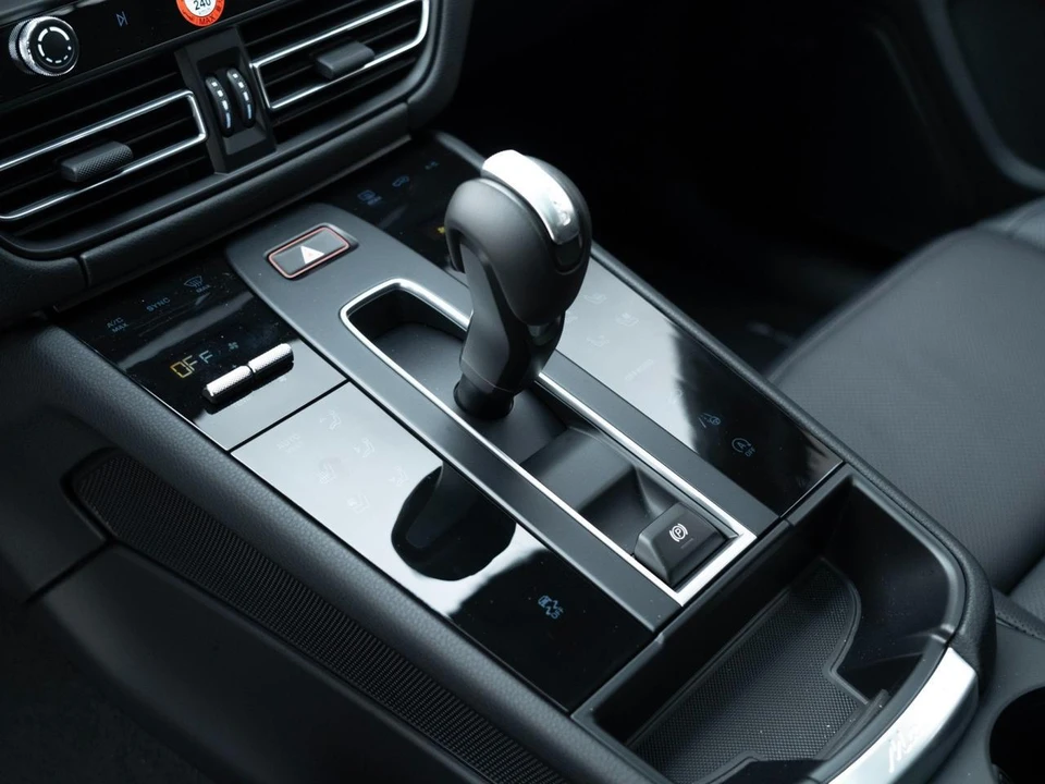 2026 Porsche Macan Electric - Image 26 of 31