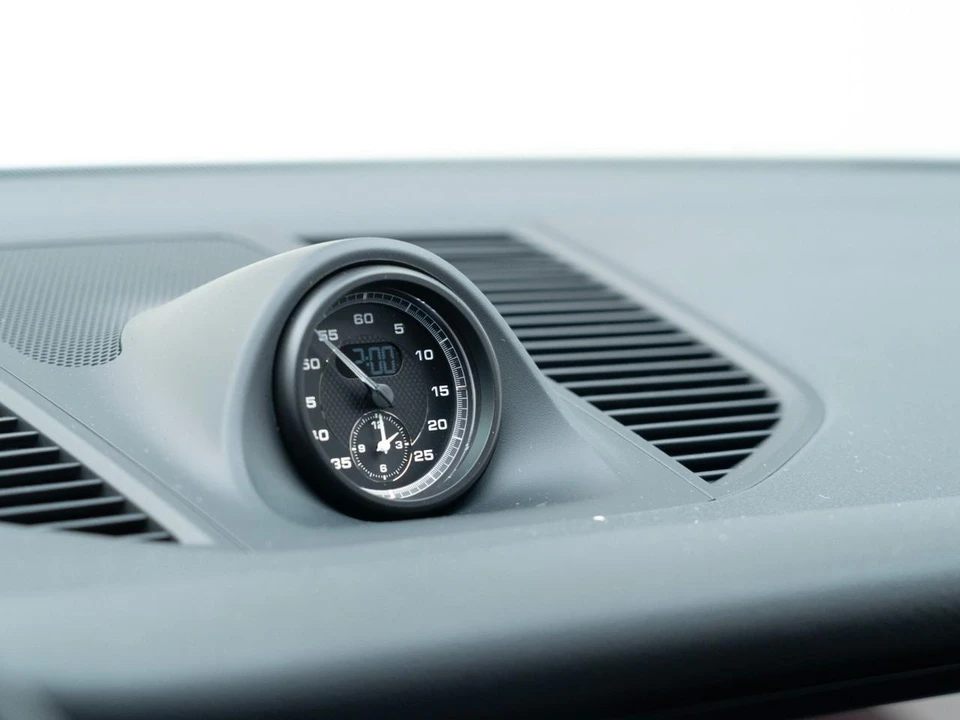 2026 Porsche Macan Electric - Image 24 of 31
