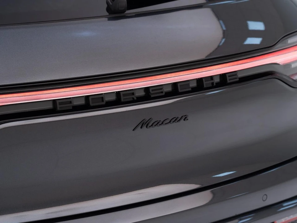2026 Porsche Macan Electric - Image 13 of 31