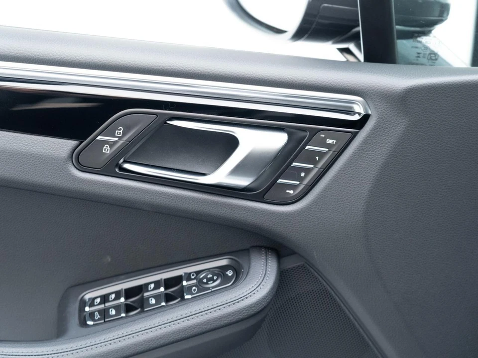 2026 Porsche Macan Electric - Image 21 of 31