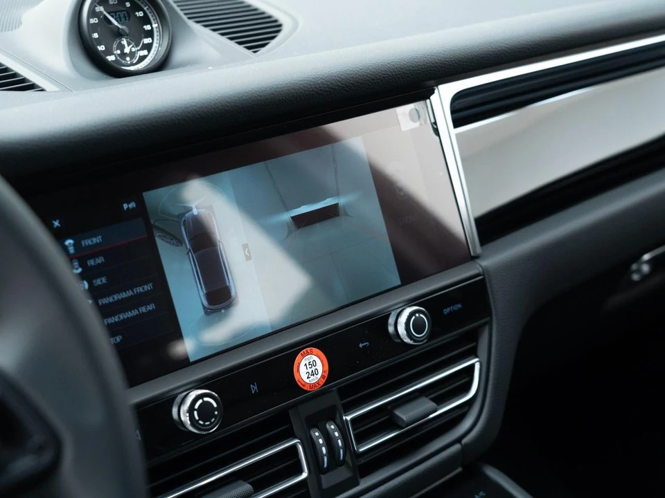 2026 Porsche Macan Electric - Image 25 of 31