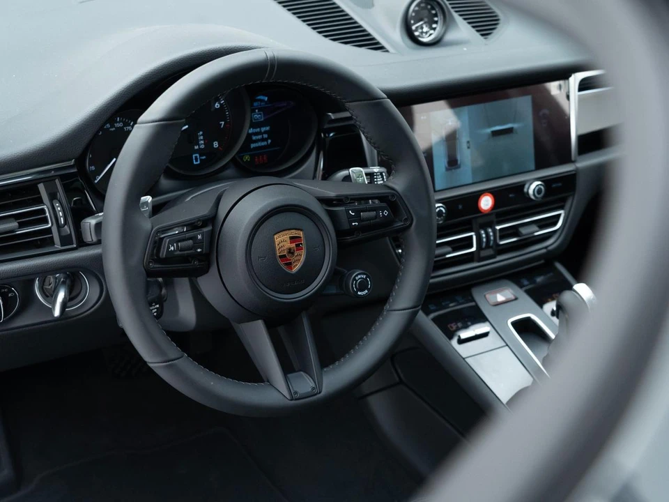 2026 Porsche Macan Electric - Image 19 of 31