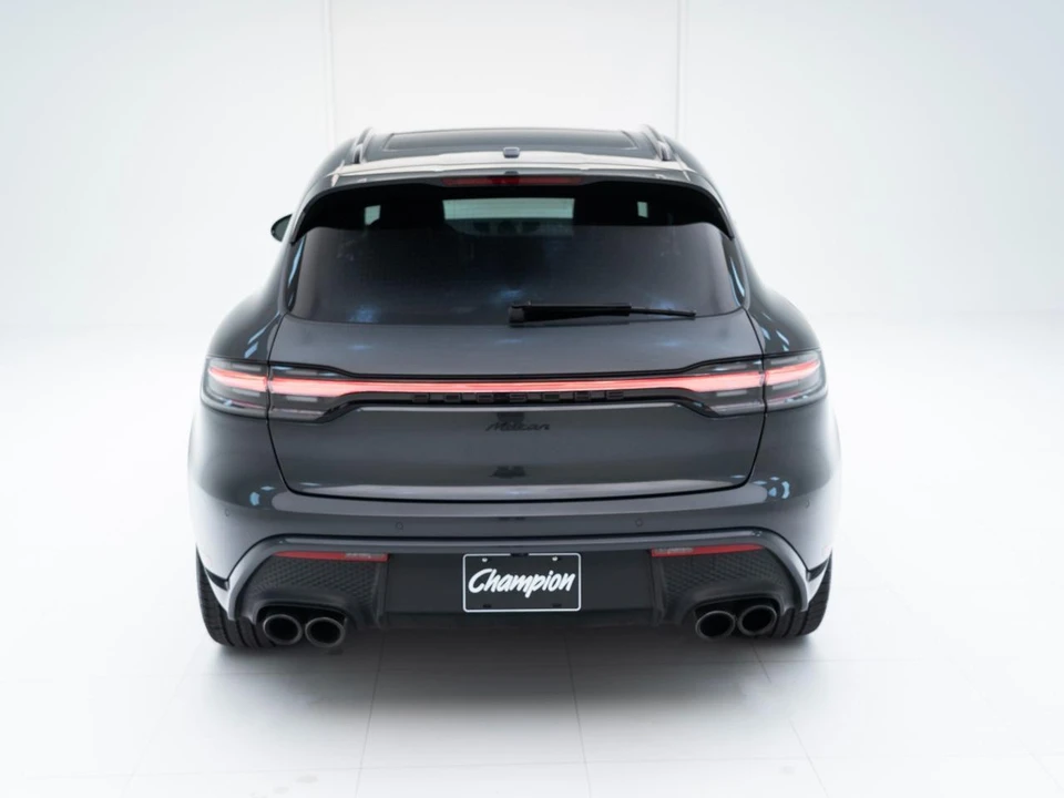 2026 Porsche Macan Electric - Image 10 of 31