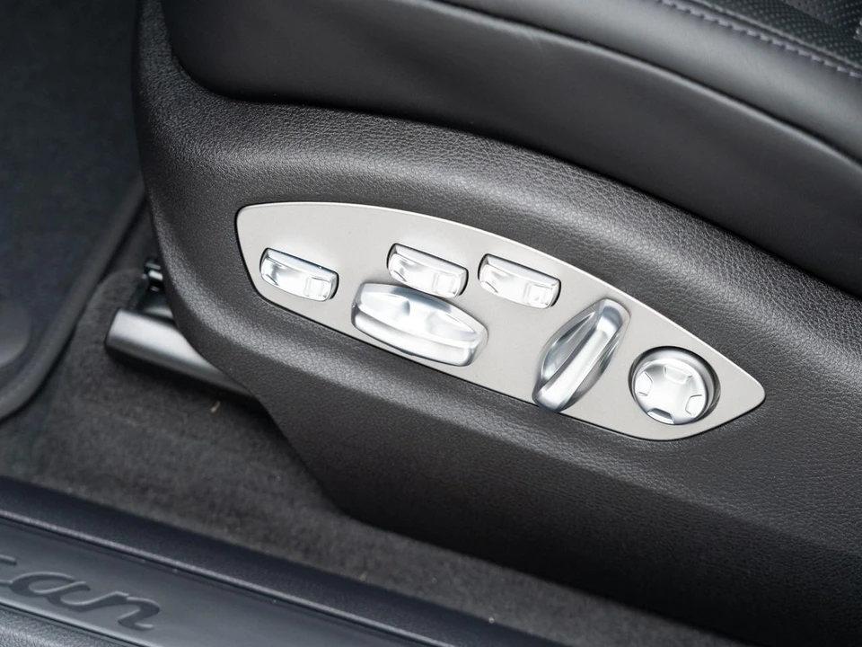 2026 Porsche Macan Electric - Image 15 of 31