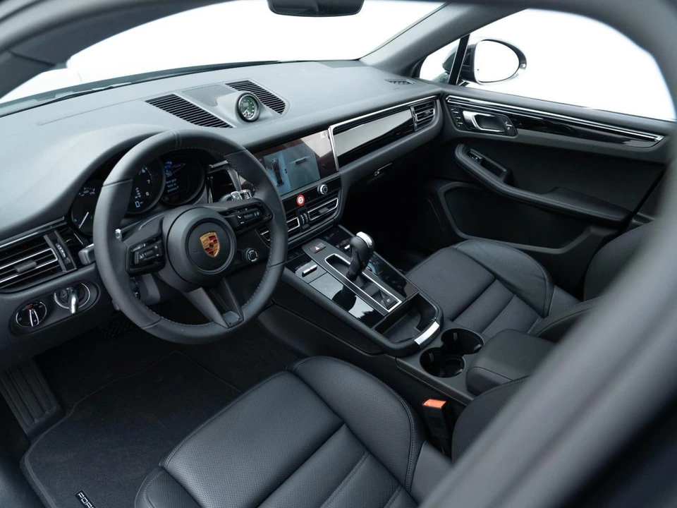 2026 Porsche Macan Electric - Image 4 of 31