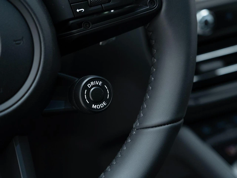 2026 Porsche Macan Electric - Image 27 of 31