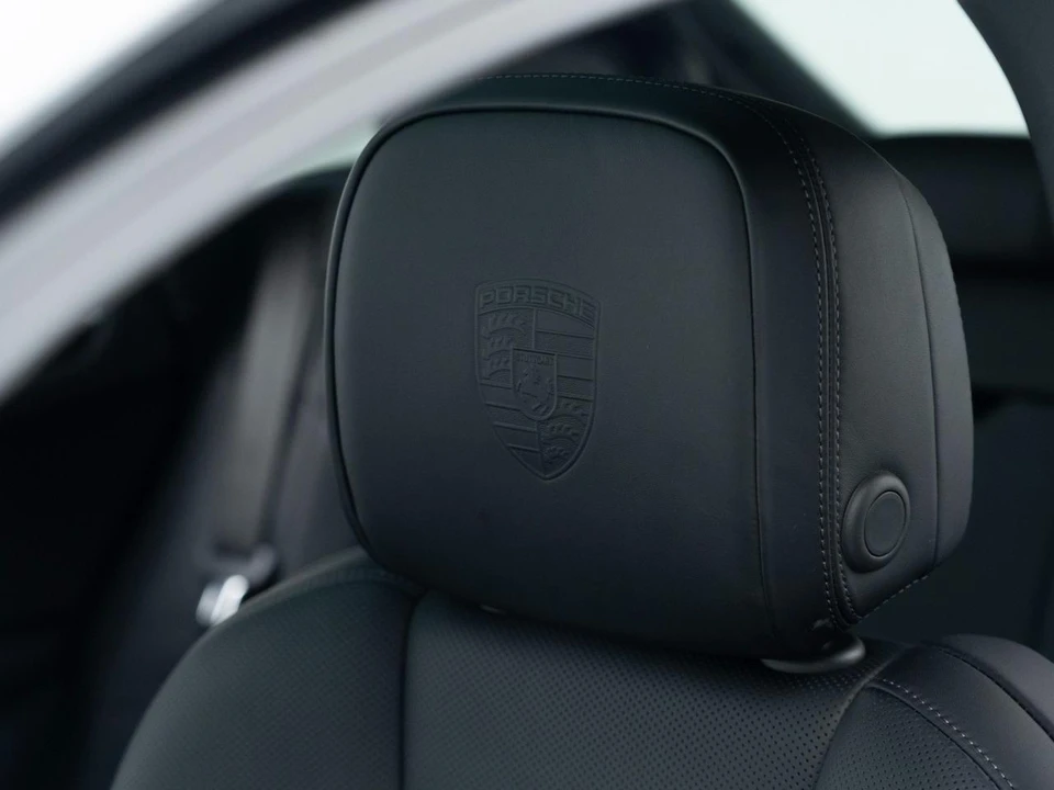 2026 Porsche Macan Electric - Image 18 of 31