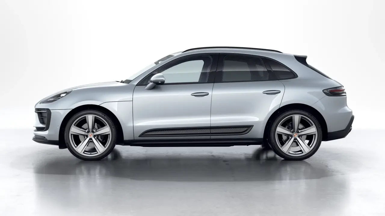 2026 Porsche Macan - Image 16 of 30