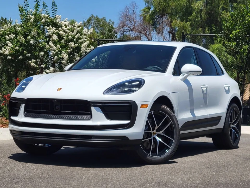 2026 Porsche Macan Electric - Image 4 of 31