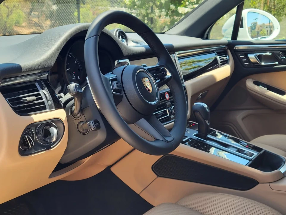 2026 Porsche Macan Electric - Image 28 of 31