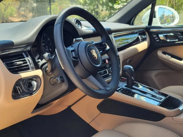 2026 Porsche Macan Electric - Image 26 of 31