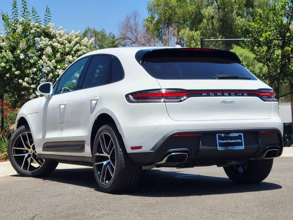 2026 Porsche Macan Electric - Image 19 of 31