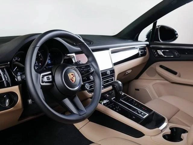 2026 Porsche Macan Electric - Image 4 of 5