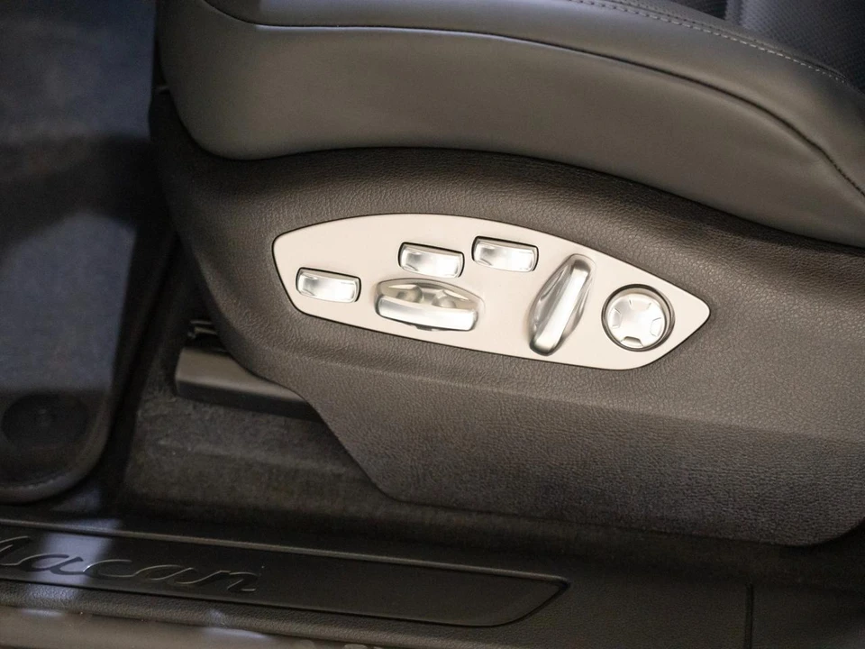 2026 Porsche Macan Electric - Image 13 of 28