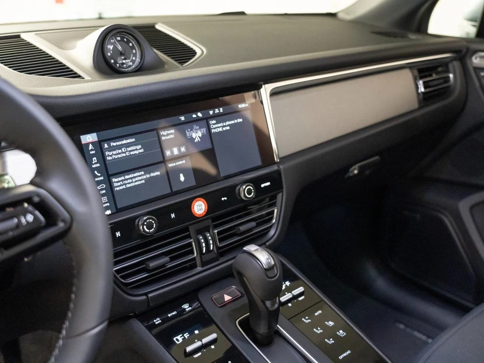 2026 Porsche Macan Electric - Image 21 of 28