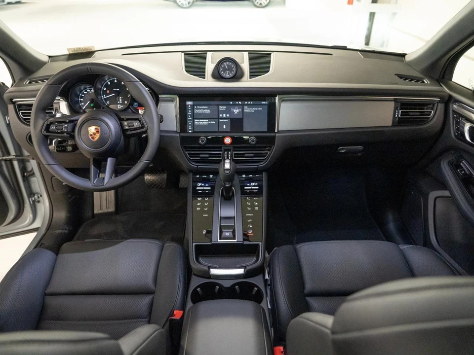 2026 Porsche Macan Electric - Image 25 of 28