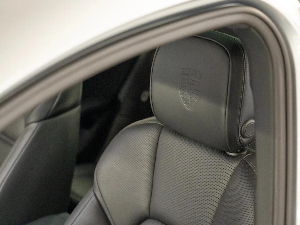 2026 Porsche Macan Electric - Image 24 of 28
