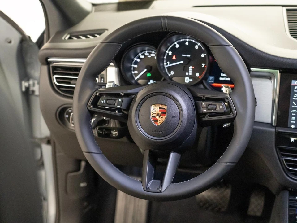 2026 Porsche Macan Electric - Image 26 of 28