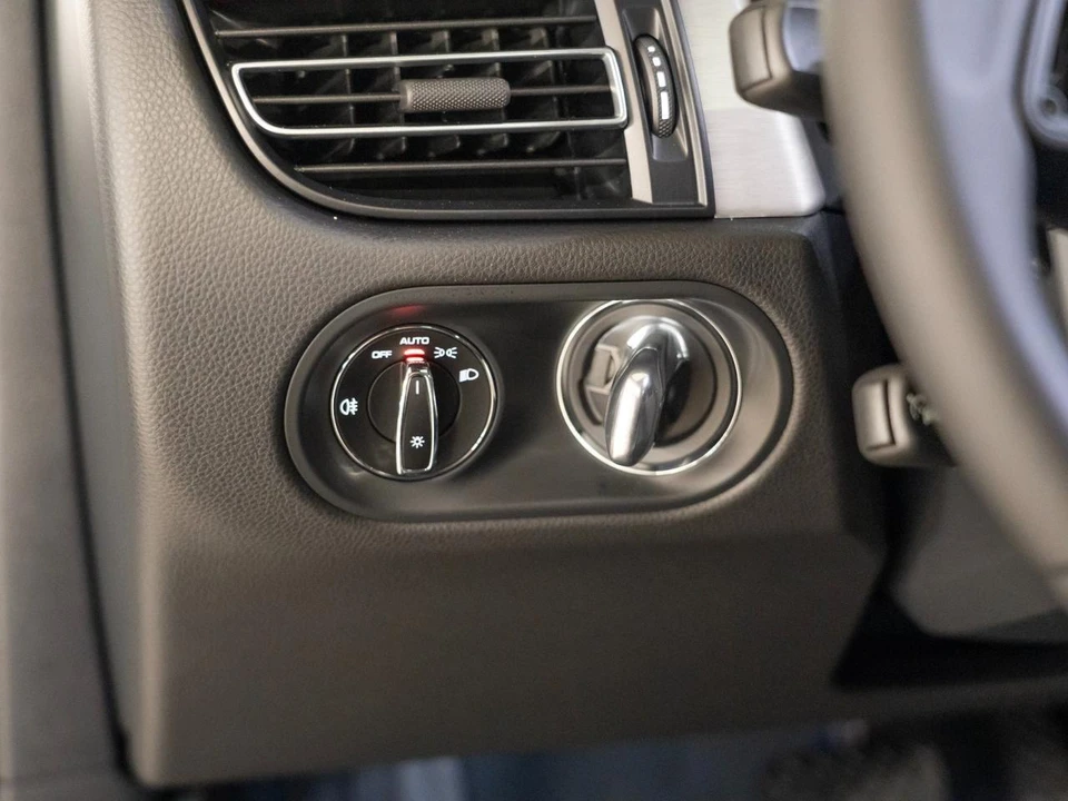 2026 Porsche Macan Electric - Image 23 of 28