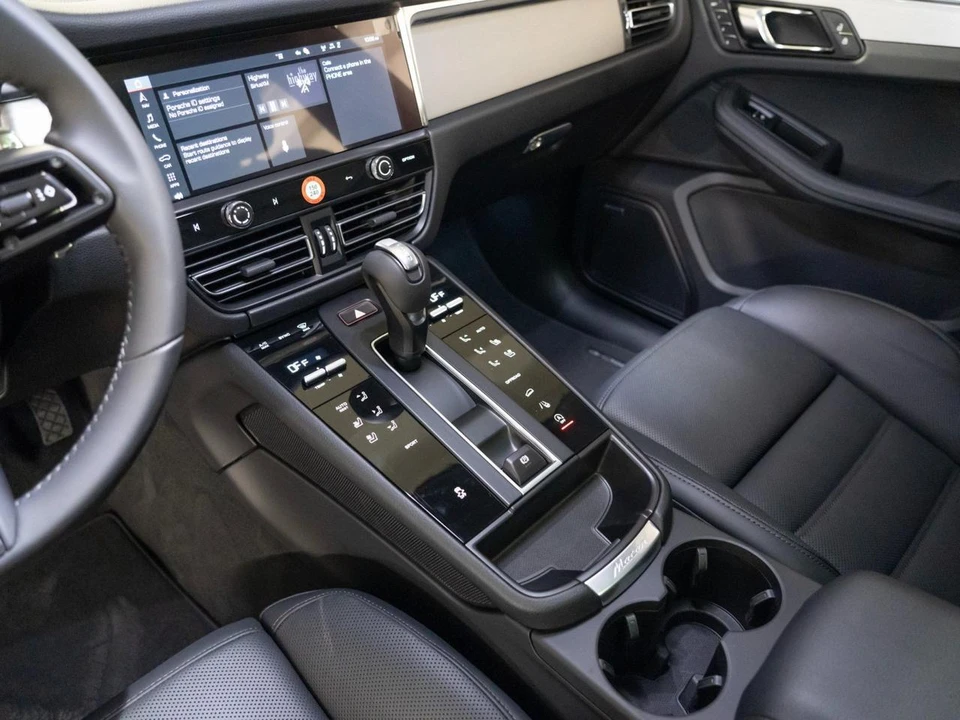 2026 Porsche Macan Electric - Image 22 of 28