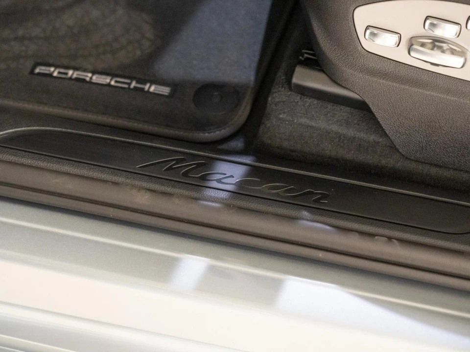 2026 Porsche Macan Electric - Image 12 of 28