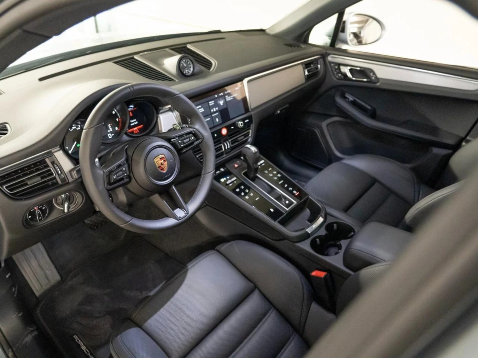 2026 Porsche Macan Electric - Image 4 of 28