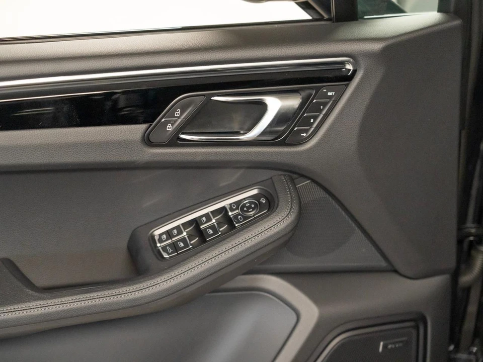 2026 Porsche Macan Electric - Image 17 of 29