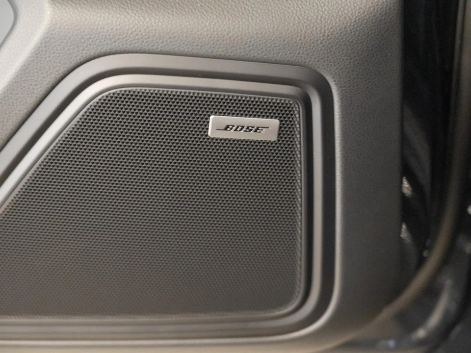 2026 Porsche Macan Electric - Image 18 of 29
