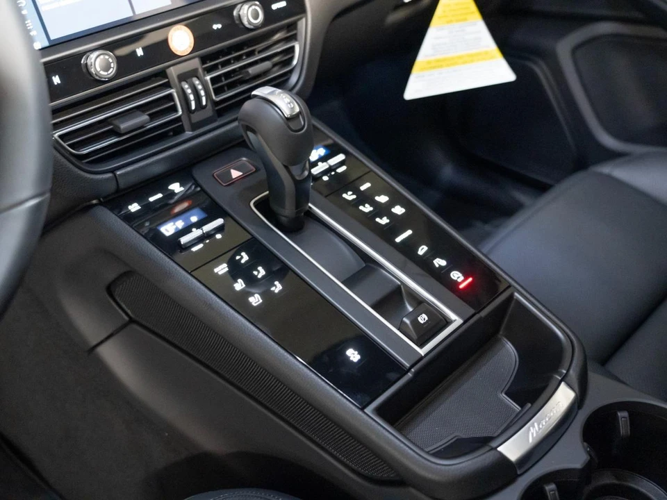 2026 Porsche Macan Electric - Image 22 of 29