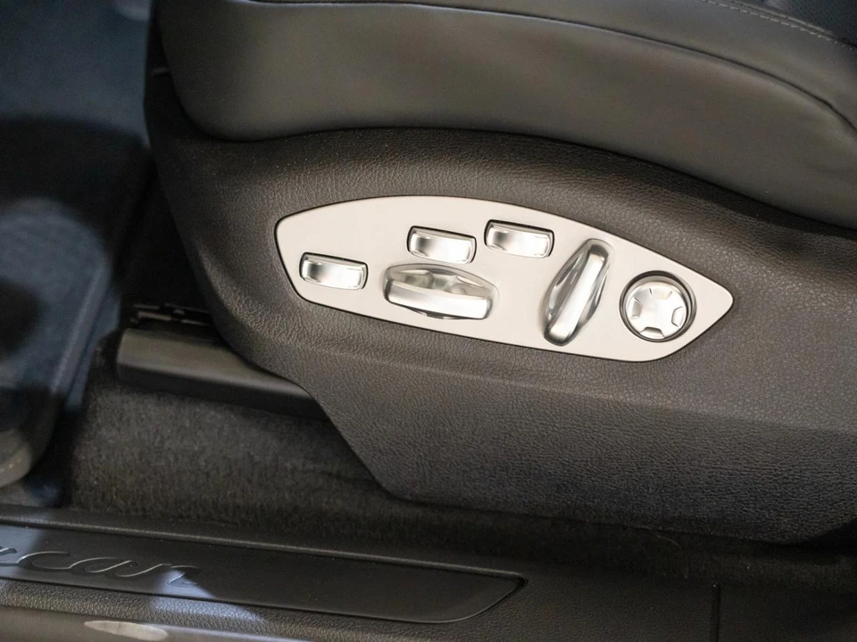 2026 Porsche Macan Electric - Image 13 of 29
