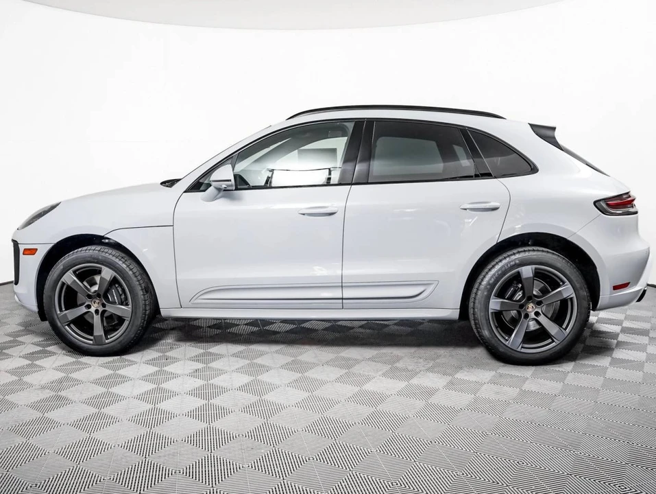 2026 Porsche Macan Electric - Image 2 of 5
