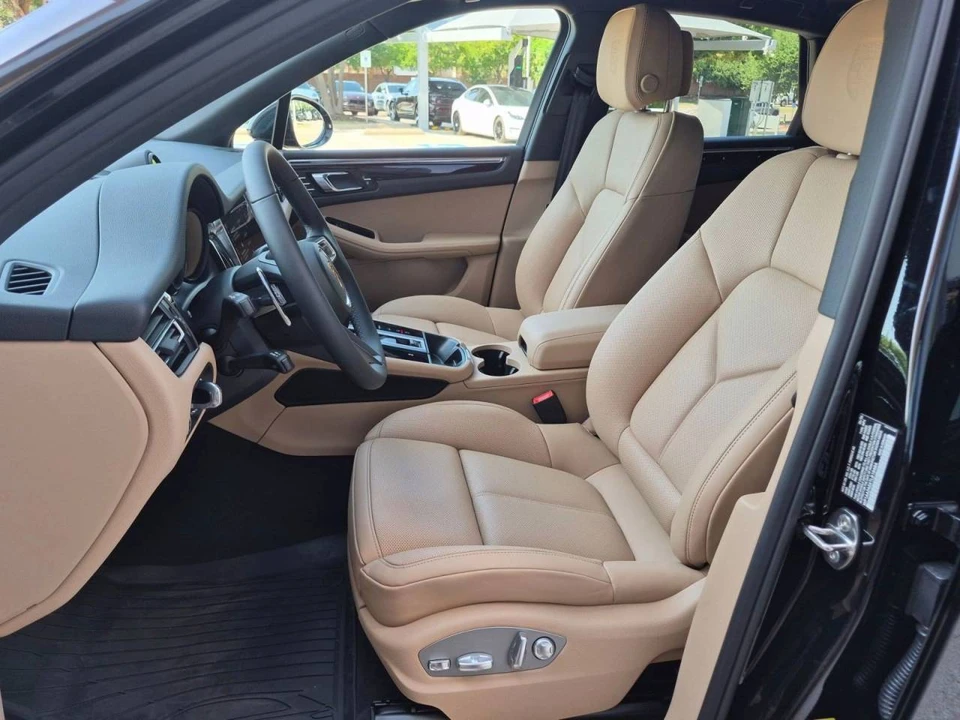 2026 Porsche Macan Electric - Image 5 of 5