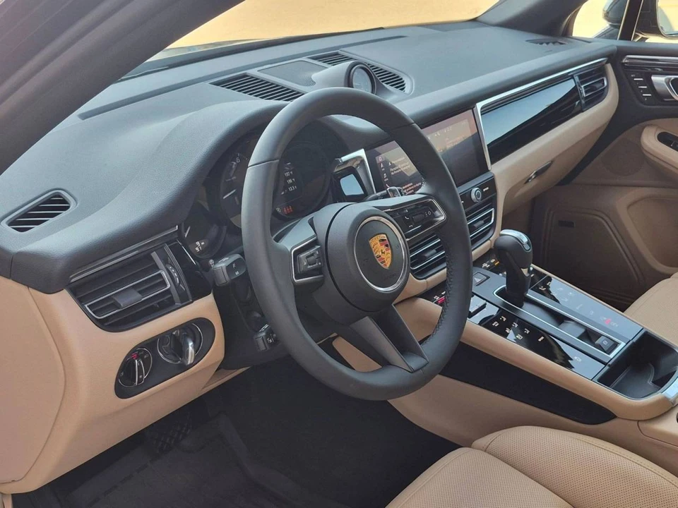2026 Porsche Macan Electric - Image 4 of 5