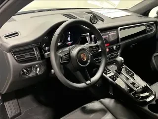 2026 Porsche Macan Electric - Image 29 of 31