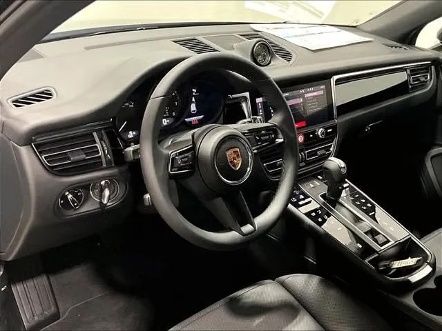 2026 Porsche Macan Electric - Image 26 of 31