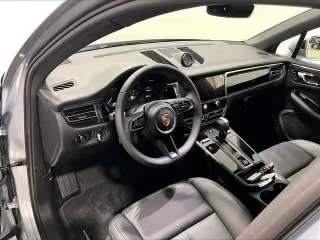 2026 Porsche Macan Electric - Image 25 of 31