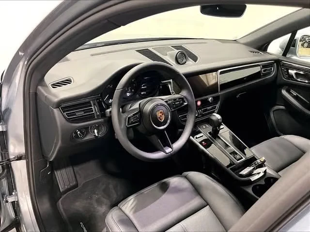 2026 Porsche Macan Electric - Image 26 of 31