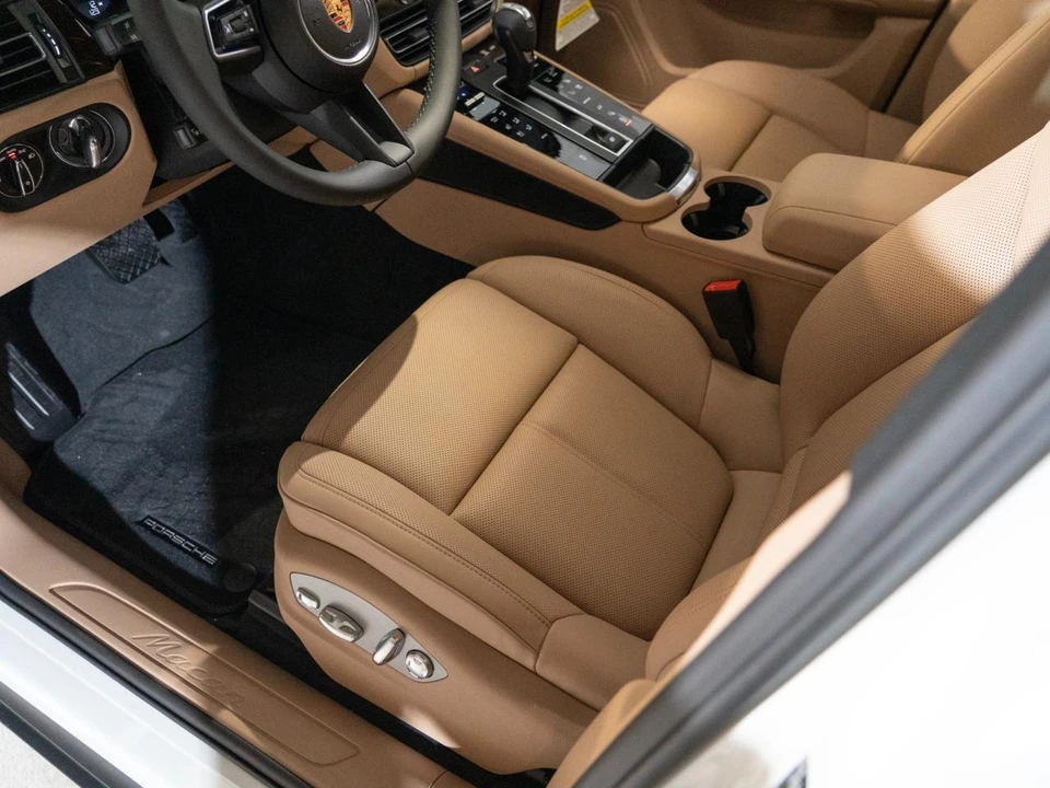 2026 Porsche Macan Electric - Image 15 of 26