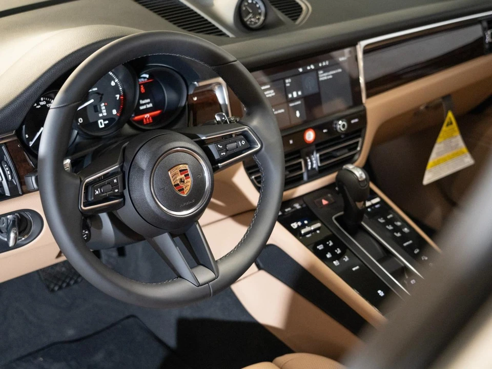 2026 Porsche Macan Electric - Image 16 of 26