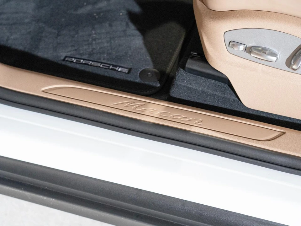 2026 Porsche Macan Electric - Image 12 of 26