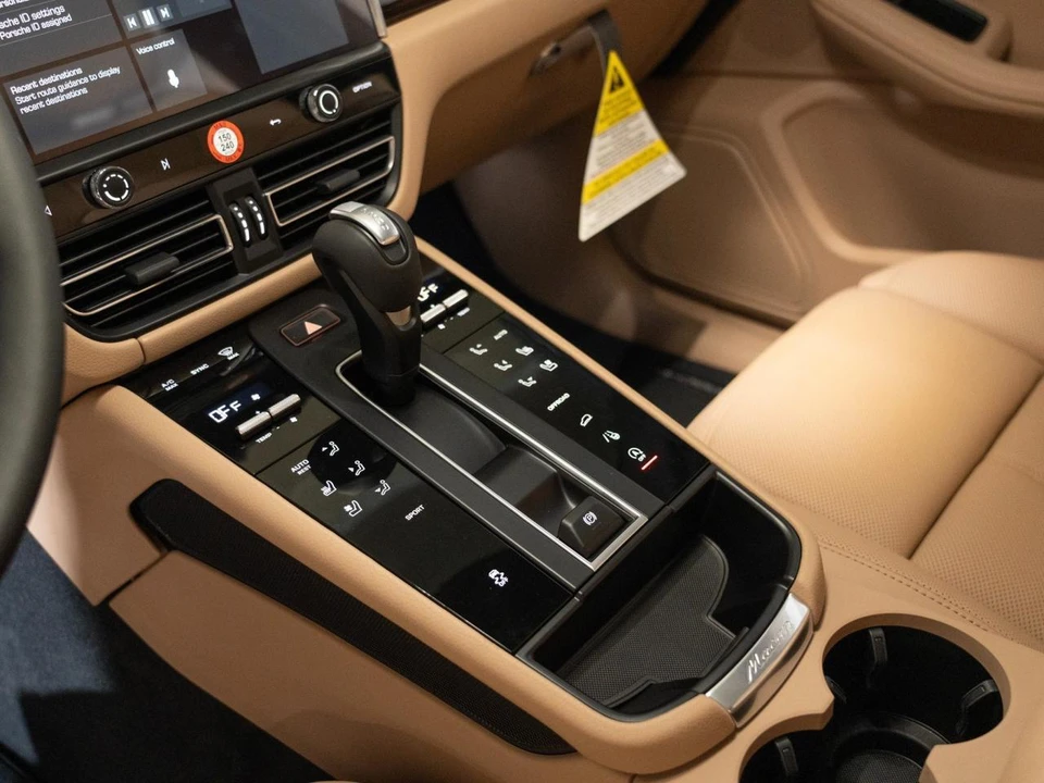 2026 Porsche Macan Electric - Image 22 of 26