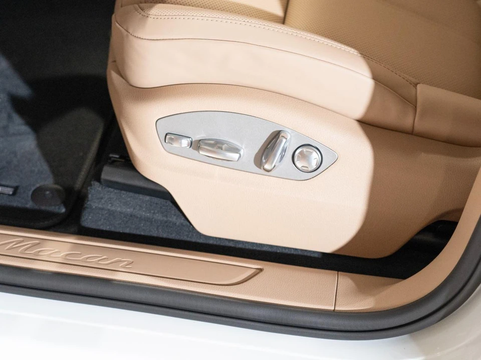 2026 Porsche Macan Electric - Image 13 of 26