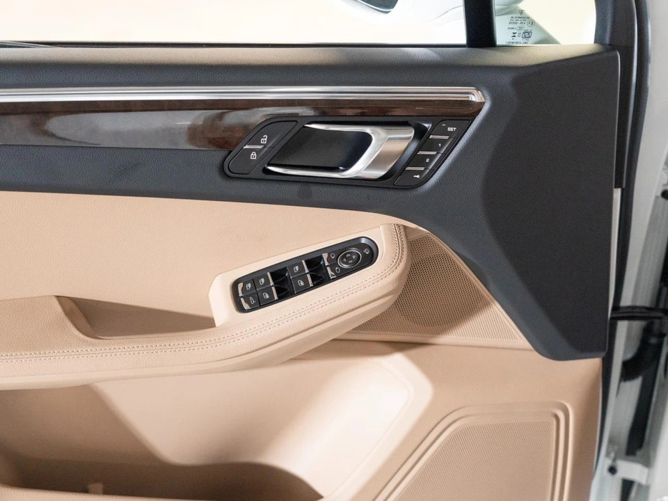 2026 Porsche Macan Electric - Image 18 of 26